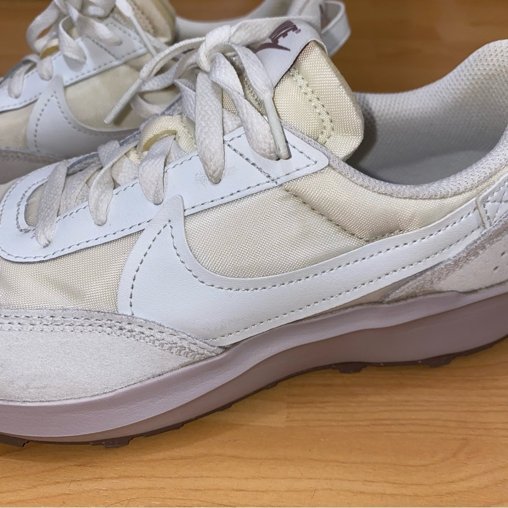 Women’s Nike Waffle Debut Off White w/ Smokey Mauve Sneakers shoes Size 8 - Picture 2 of 7